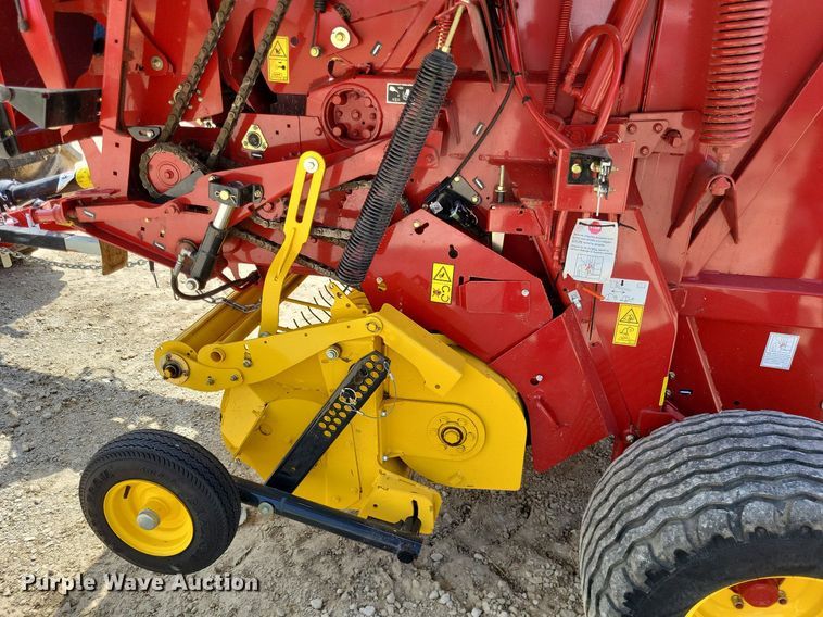 image for item DO3639 2020 New Holland Roll-Belt 560  round baler