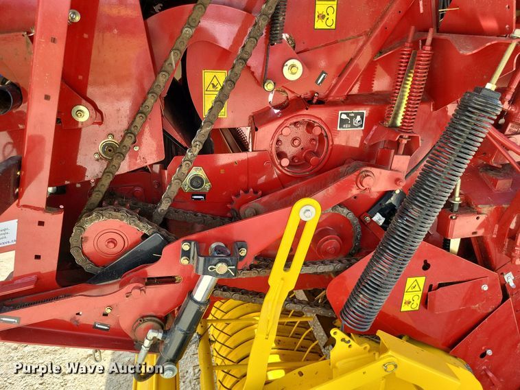 image for item DO3639 2020 New Holland Roll-Belt 560  round baler