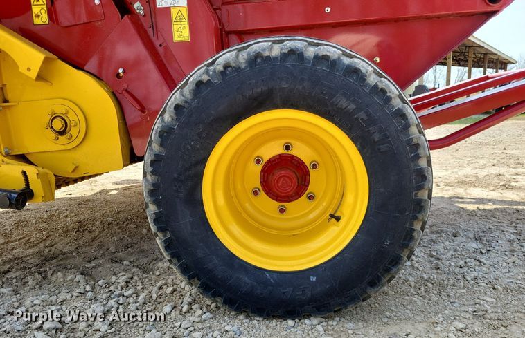 image for item DO3639 2020 New Holland Roll-Belt 560  round baler