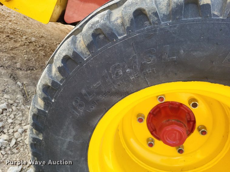 image for item DO3639 2020 New Holland Roll-Belt 560  round baler