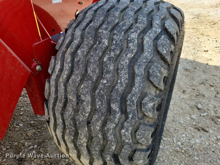 image for item DO3639 2020 New Holland Roll-Belt 560  round baler