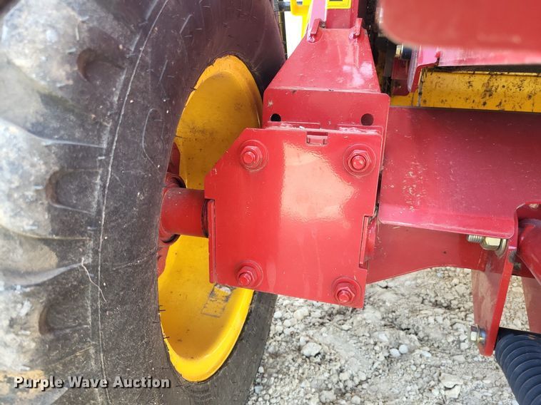 image for item DO3639 2020 New Holland Roll-Belt 560  round baler