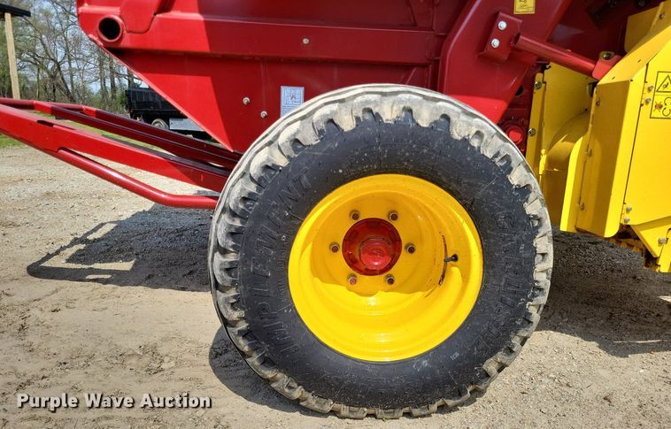 image for item DO3639 2020 New Holland Roll-Belt 560  round baler