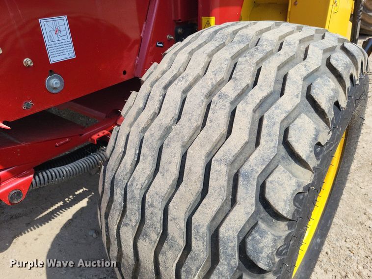 image for item DO3639 2020 New Holland Roll-Belt 560  round baler