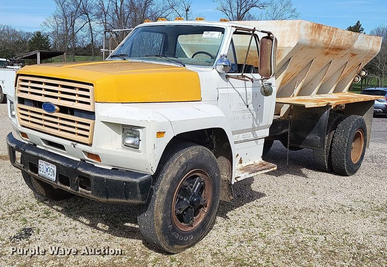 image for item DO3645 1982 Ford F800  applicator truck