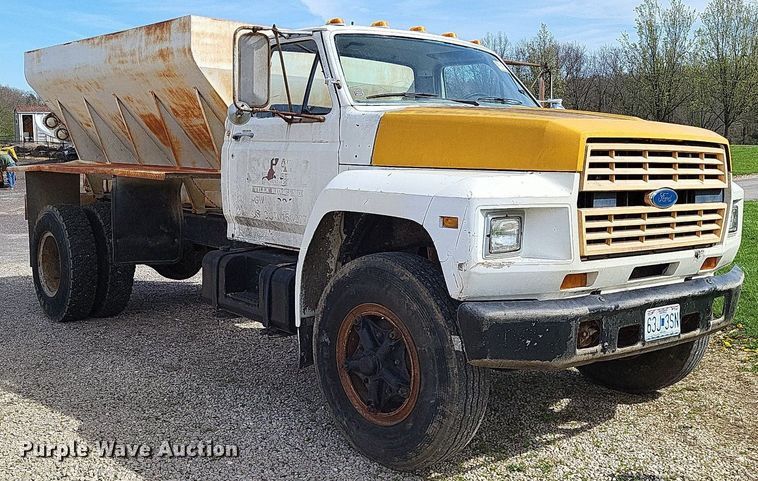 image for item DO3645 1982 Ford F800  applicator truck