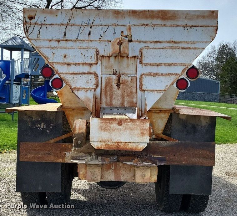 image for item DO3645 1982 Ford F800  applicator truck