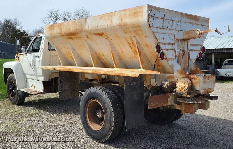 image for item DO3645 1982 Ford F800  applicator truck