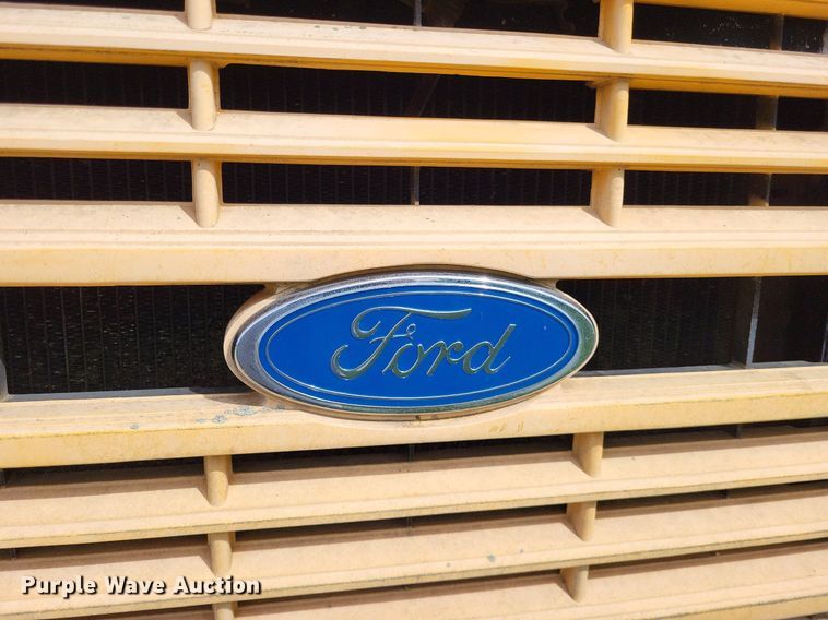 image for item DO3645 1982 Ford F800  applicator truck