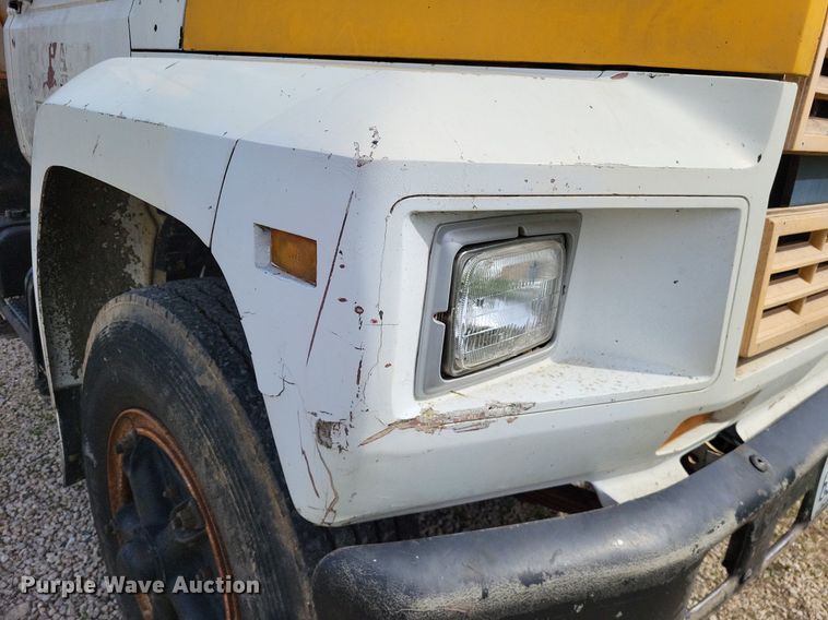 image for item DO3645 1982 Ford F800  applicator truck