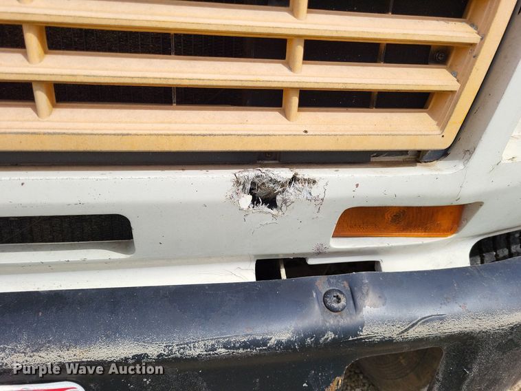 image for item DO3645 1982 Ford F800  applicator truck