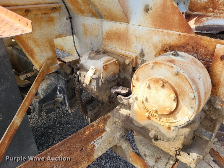 image for item DO3645 1982 Ford F800  applicator truck