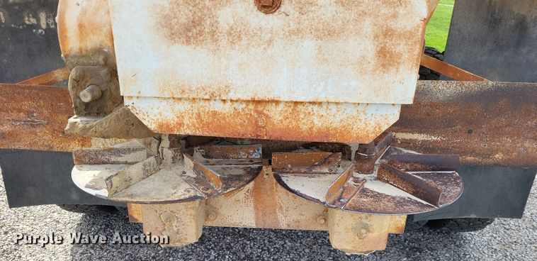 image for item DO3645 1982 Ford F800  applicator truck