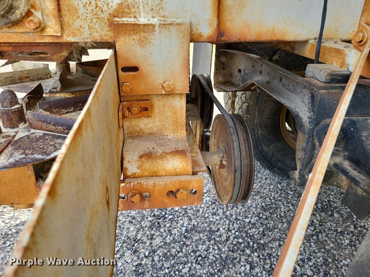 image for item DO3645 1982 Ford F800  applicator truck