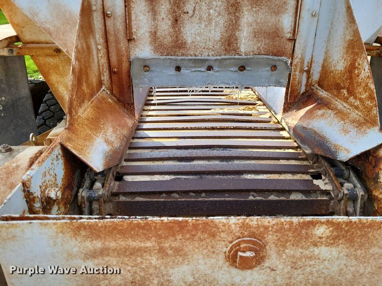 image for item DO3645 1982 Ford F800  applicator truck