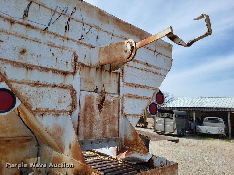 image for item DO3645 1982 Ford F800  applicator truck