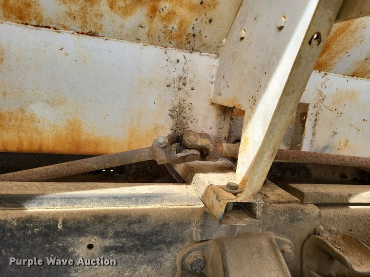 image for item DO3645 1982 Ford F800  applicator truck