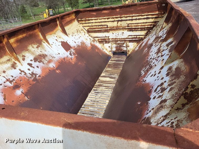 image for item DO3645 1982 Ford F800  applicator truck