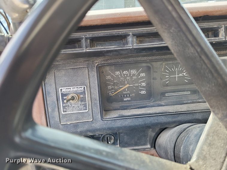 image for item DO3645 1982 Ford F800  applicator truck