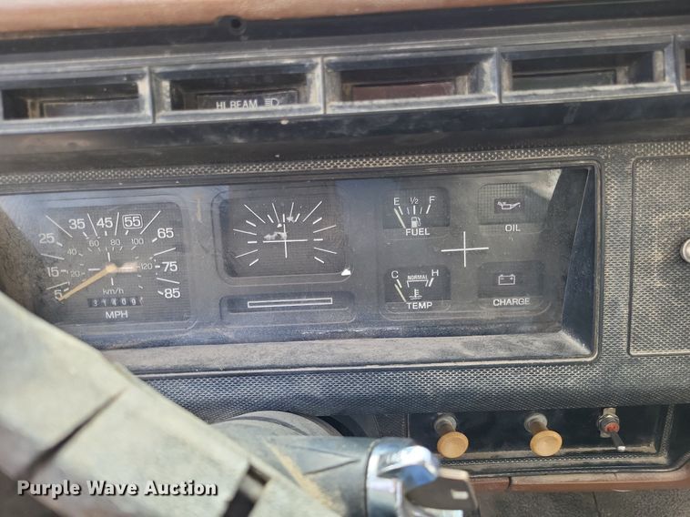 image for item DO3645 1982 Ford F800  applicator truck