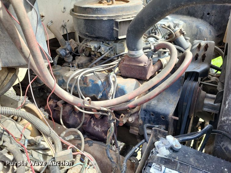 image for item DO3645 1982 Ford F800  applicator truck