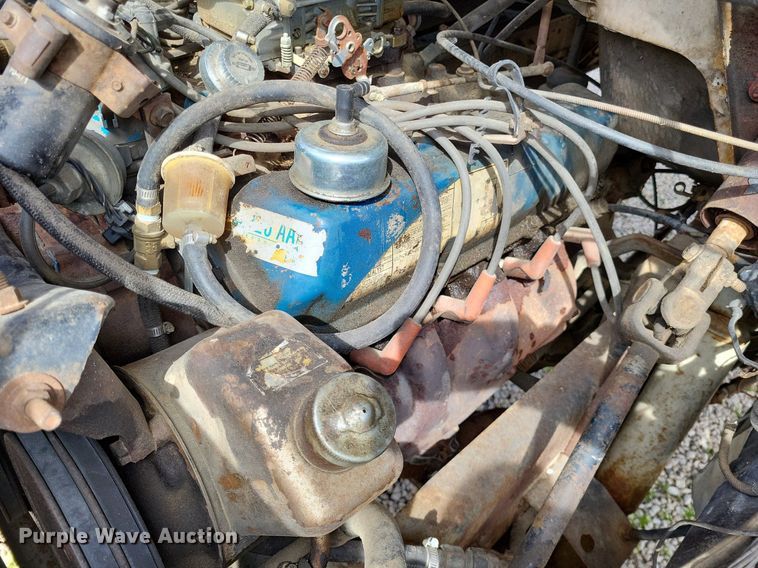 image for item DO3645 1982 Ford F800  applicator truck