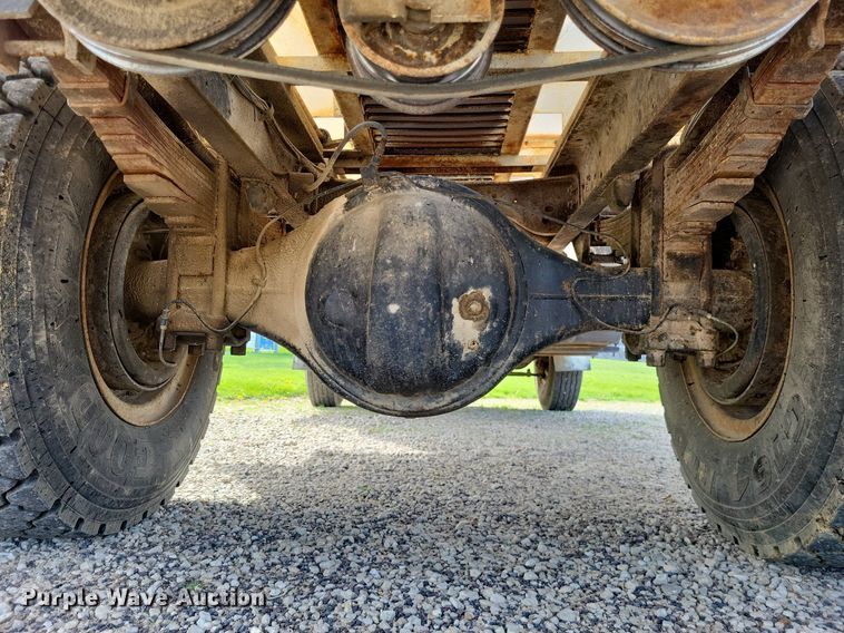 image for item DO3645 1982 Ford F800  applicator truck