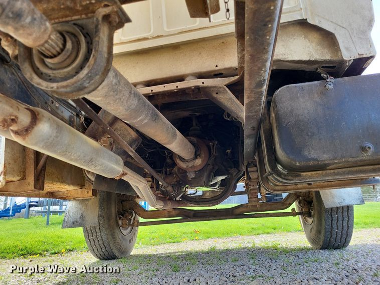 image for item DO3645 1982 Ford F800  applicator truck