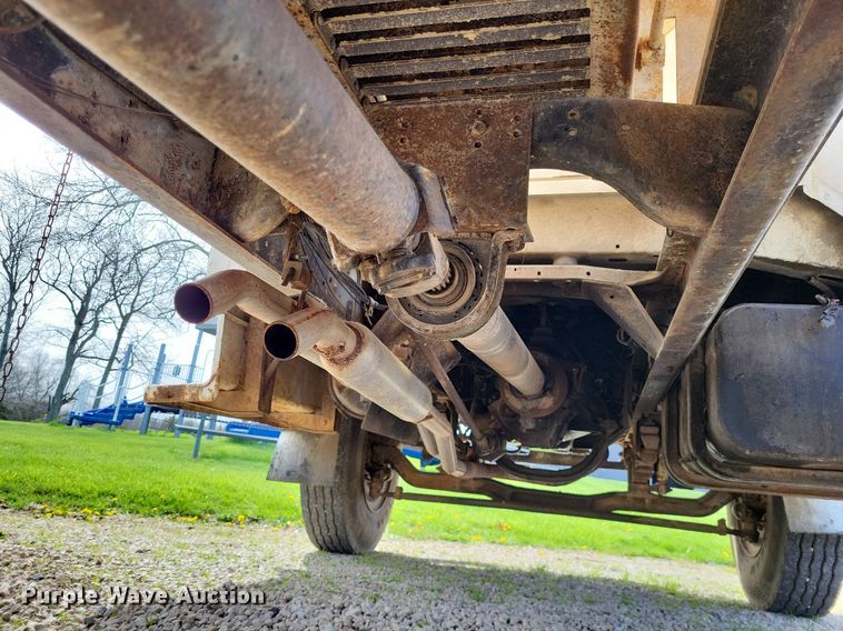 image for item DO3645 1982 Ford F800  applicator truck