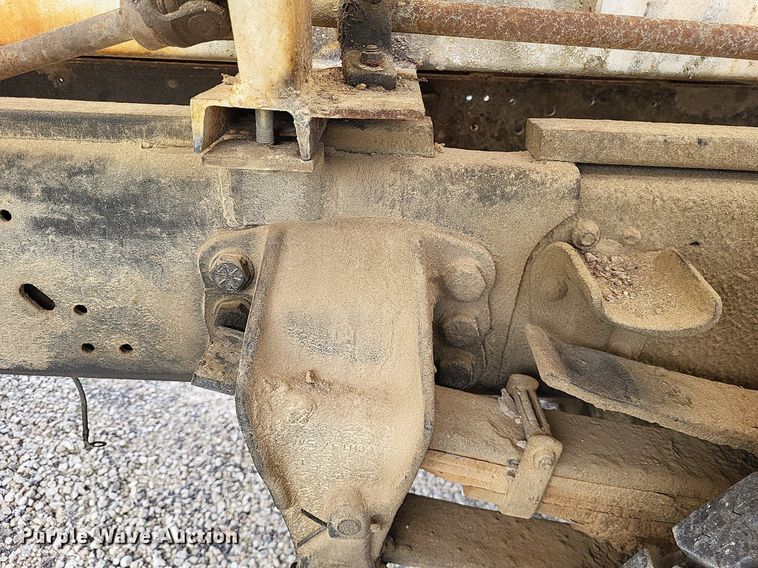 image for item DO3645 1982 Ford F800  applicator truck