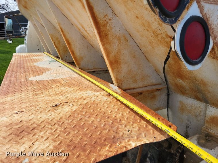 image for item DO3645 1982 Ford F800  applicator truck