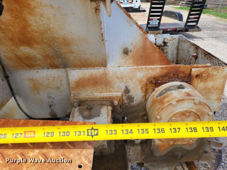 image for item DO3645 1982 Ford F800  applicator truck