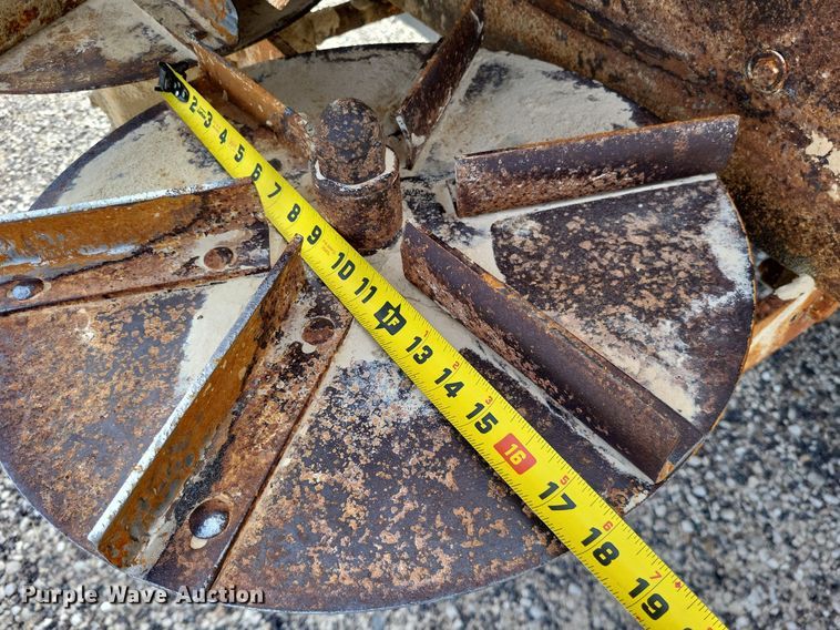 image for item DO3645 1982 Ford F800  applicator truck