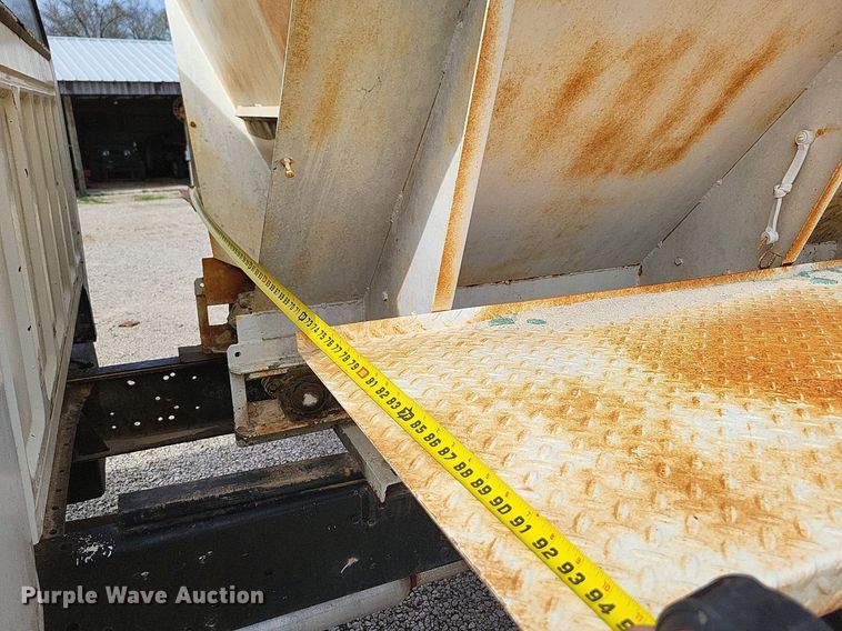 image for item DO3645 1982 Ford F800  applicator truck