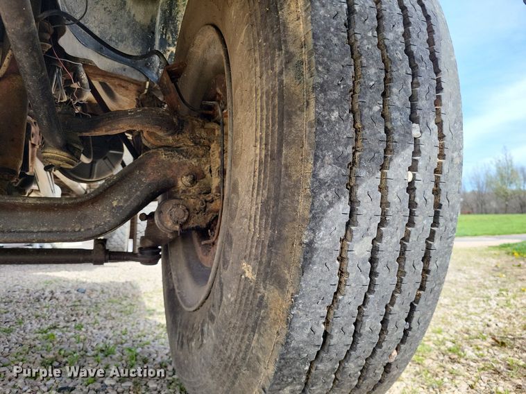 image for item DO3645 1982 Ford F800  applicator truck