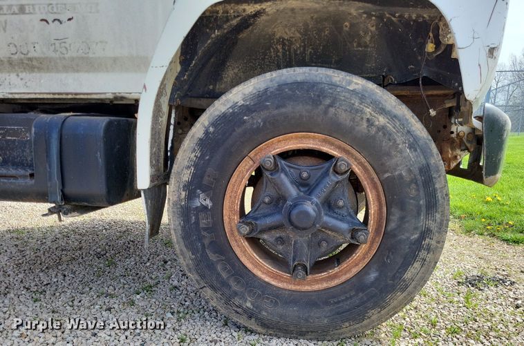 image for item DO3645 1982 Ford F800  applicator truck