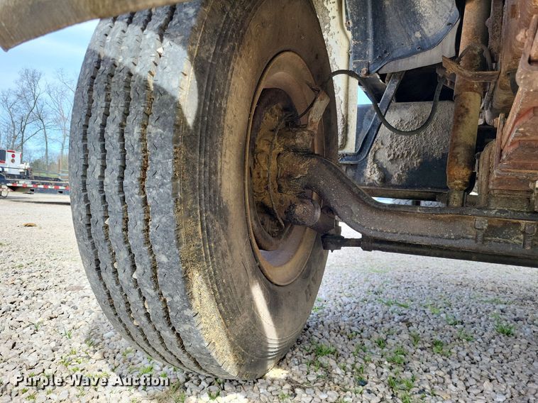 image for item DO3645 1982 Ford F800  applicator truck