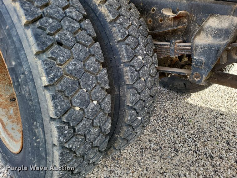 image for item DO3645 1982 Ford F800  applicator truck