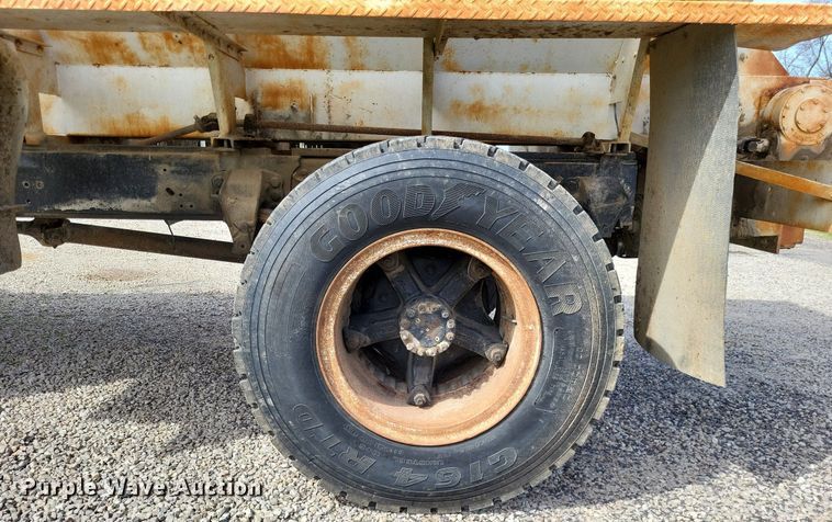 image for item DO3645 1982 Ford F800  applicator truck