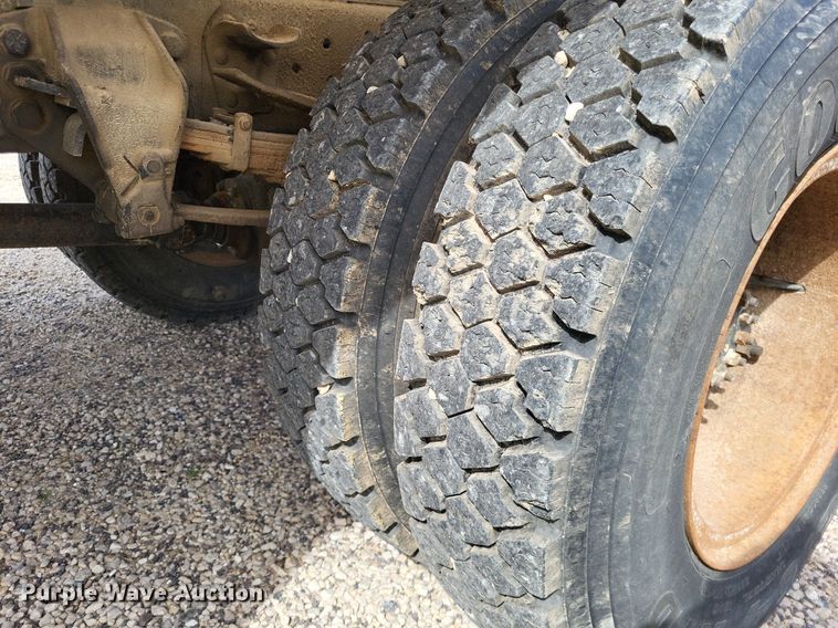 image for item DO3645 1982 Ford F800  applicator truck