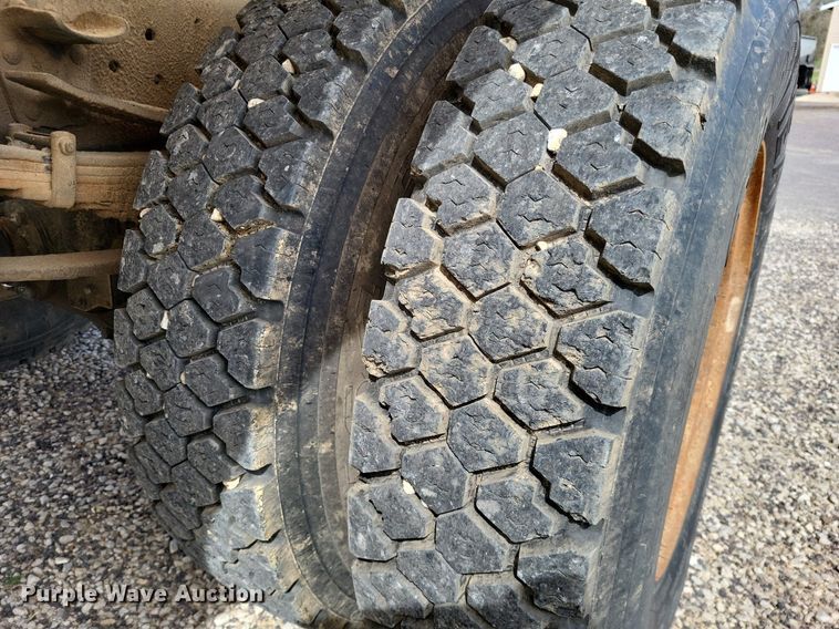 image for item DO3645 1982 Ford F800  applicator truck