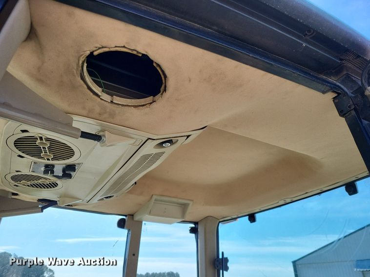 image for item DO3646 2006 John Deere 6615  MFWD tractor