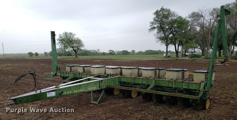 image for item DQ0361 John Deere 7000  planter