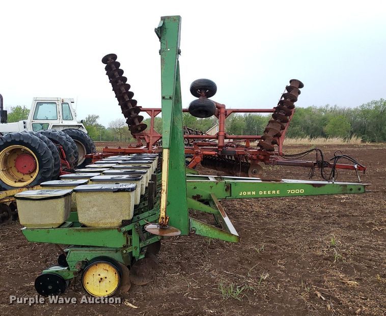 image for item DQ0361 John Deere 7000  planter