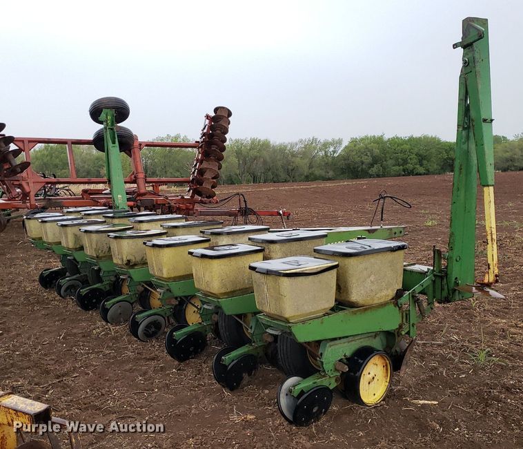 image for item DQ0361 John Deere 7000  planter