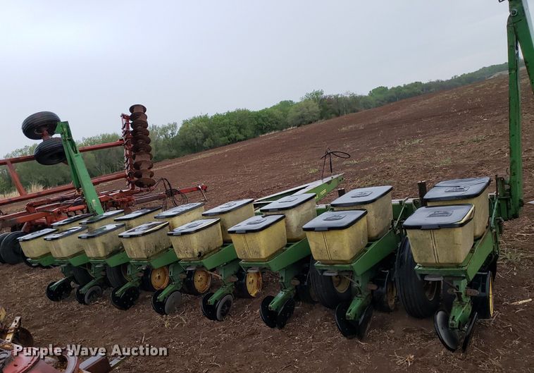 image for item DQ0361 John Deere 7000  planter