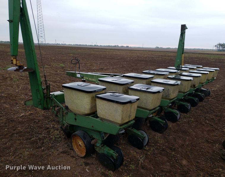 image for item DQ0361 John Deere 7000  planter