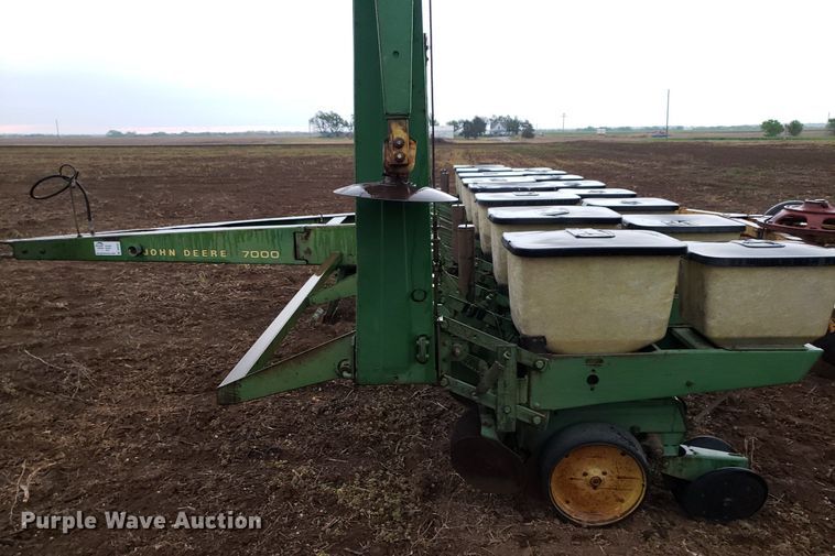 image for item DQ0361 John Deere 7000  planter
