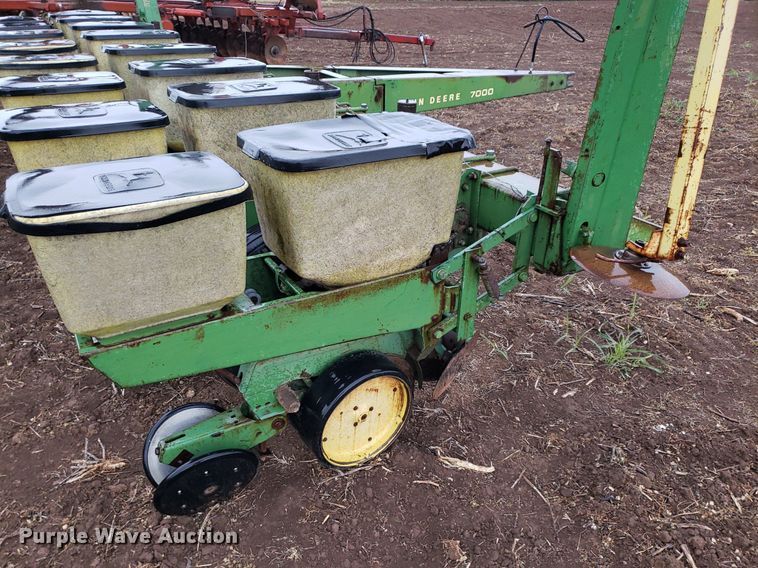 image for item DQ0361 John Deere 7000  planter