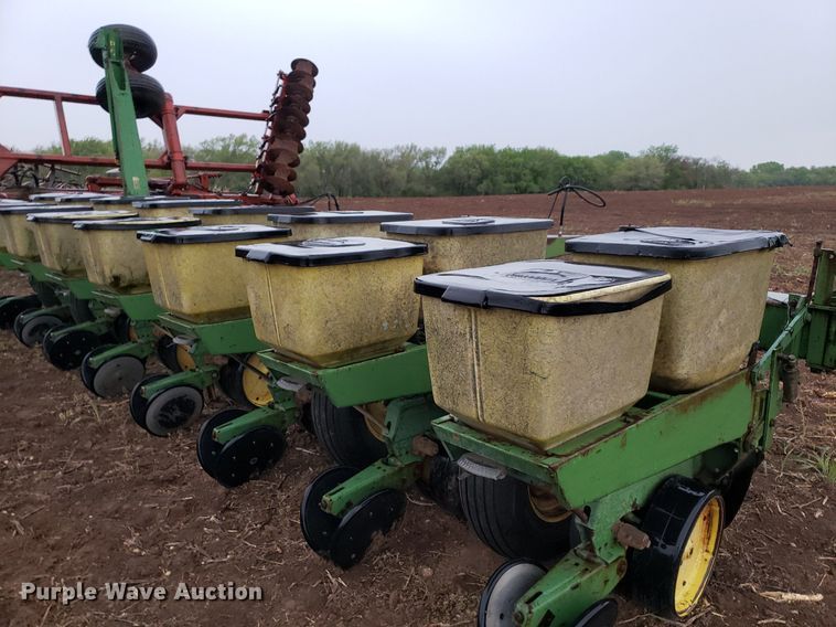 image for item DQ0361 John Deere 7000  planter